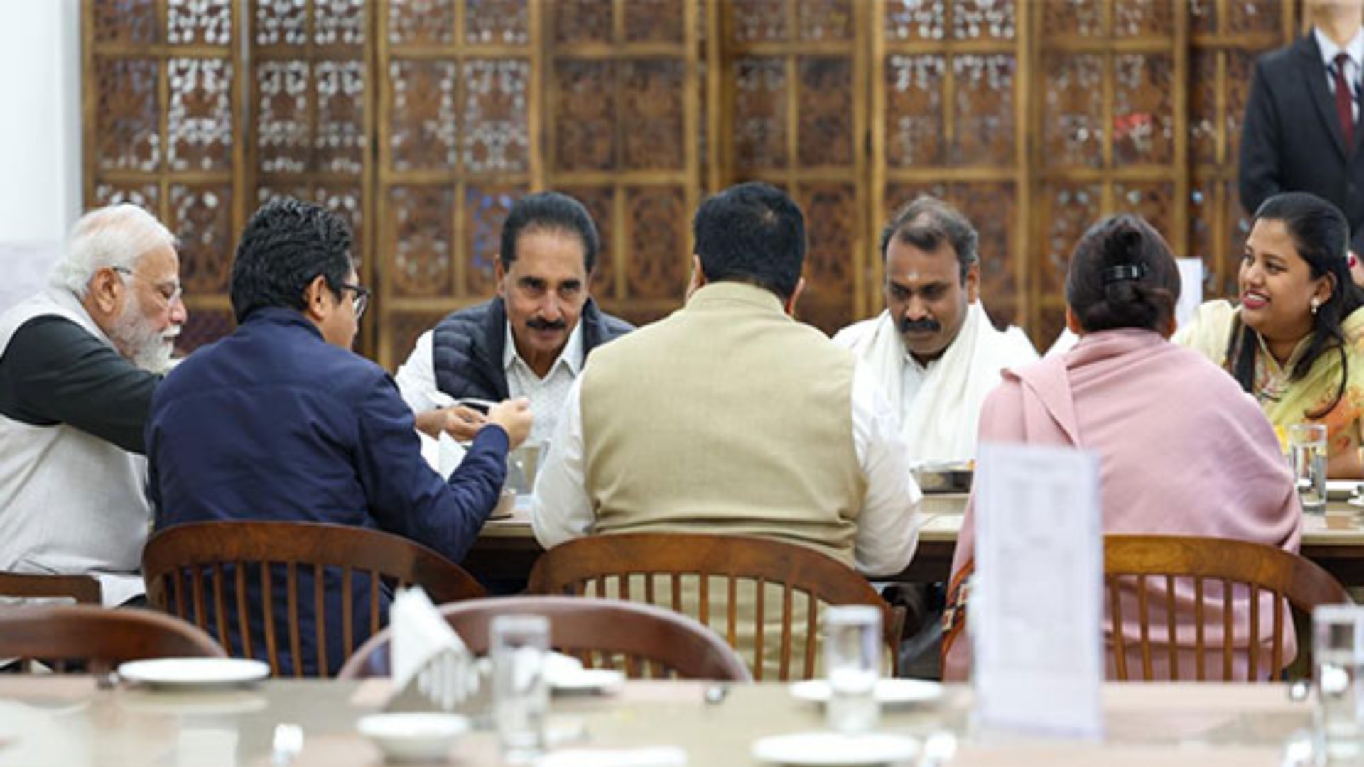 CPI(M) slams UDF leader Premachandran for having lunch with PM Modi; Congress says 